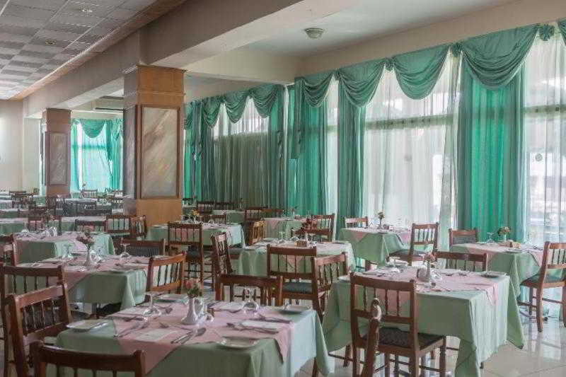 Polycarpia Hotel Pernera Buitenkant foto