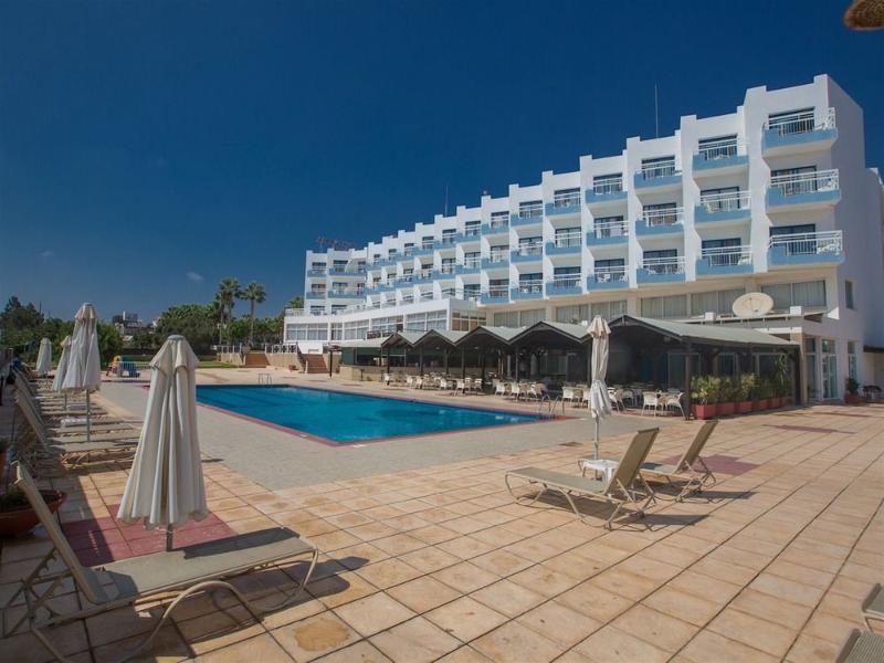 Polycarpia Hotel Pernera Buitenkant foto