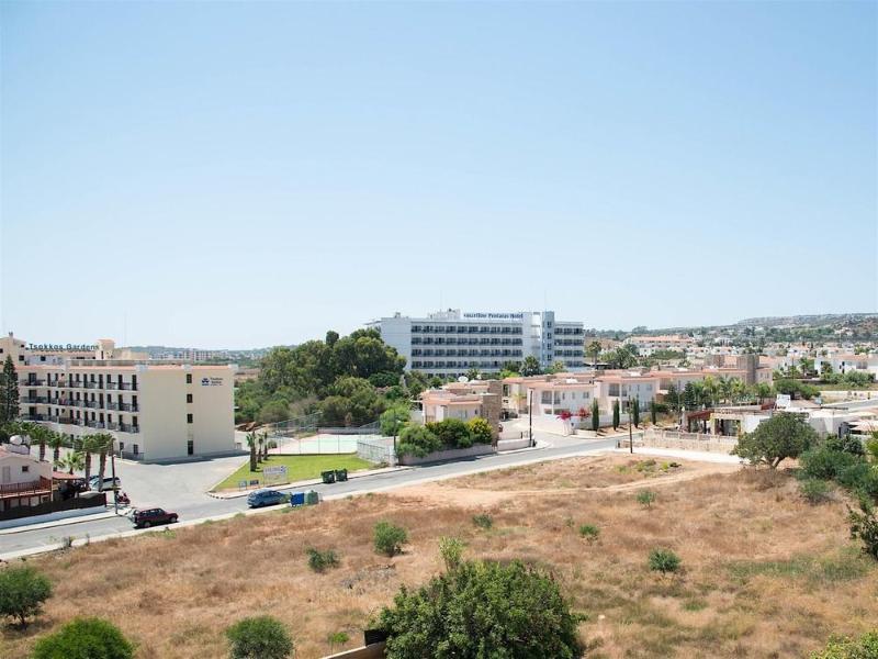 Polycarpia Hotel Pernera Buitenkant foto