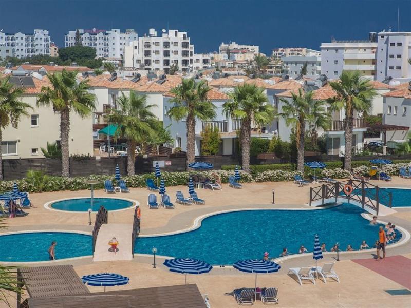 Polycarpia Hotel Pernera Buitenkant foto